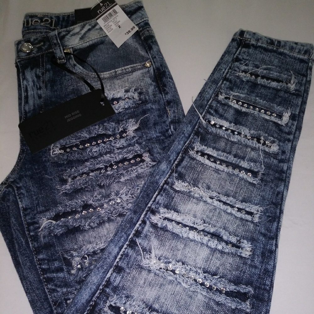🙌BOGO🙌$18🙌FAUX RHINESTONE SHRED JEANS